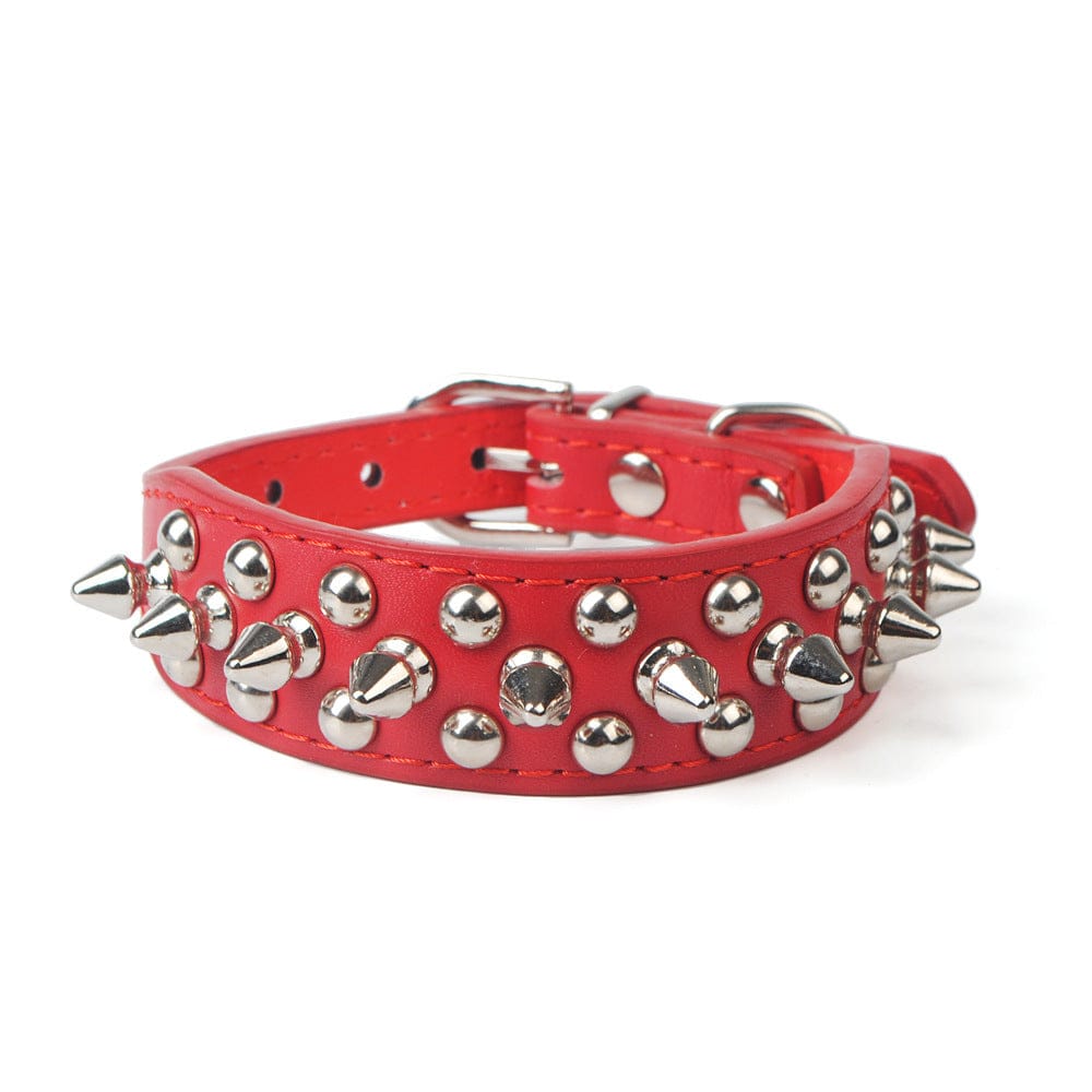 Collier pour chien en PU rouge avec rivets métalliques, alliant style et confort pour animaux.