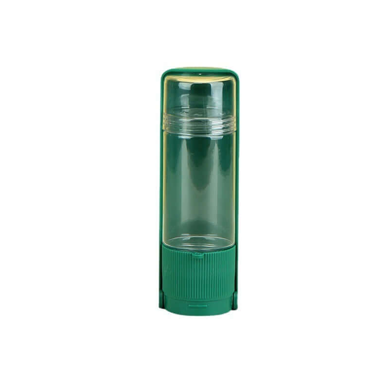 Bouteille d'eau portable verte pour chiens et chats, idéale pour voyager avec vos animaux de compagnie.
