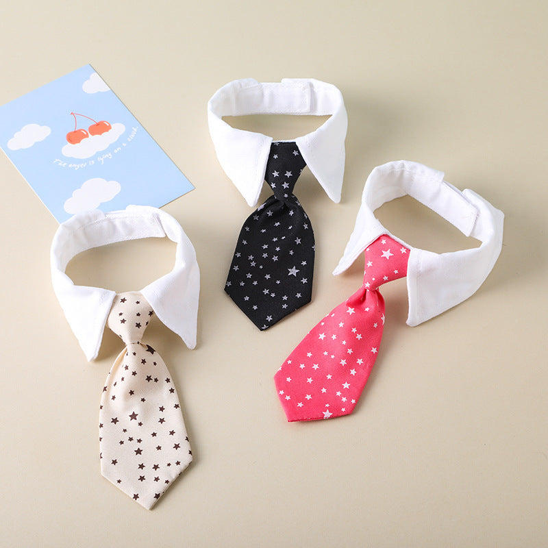 Cravate pour chiens en polyester avec motifs d'étoiles, disponible en trois couleurs élégantes.