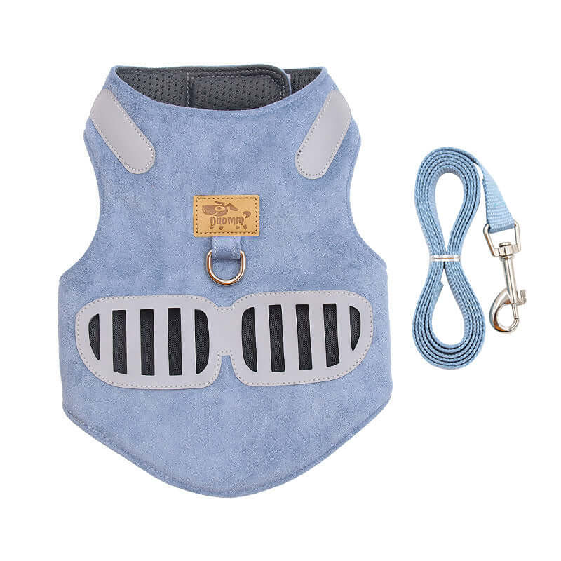 Harnais doux pour chat en suède bleu avec corde de traction, design confortable et sécurisé.