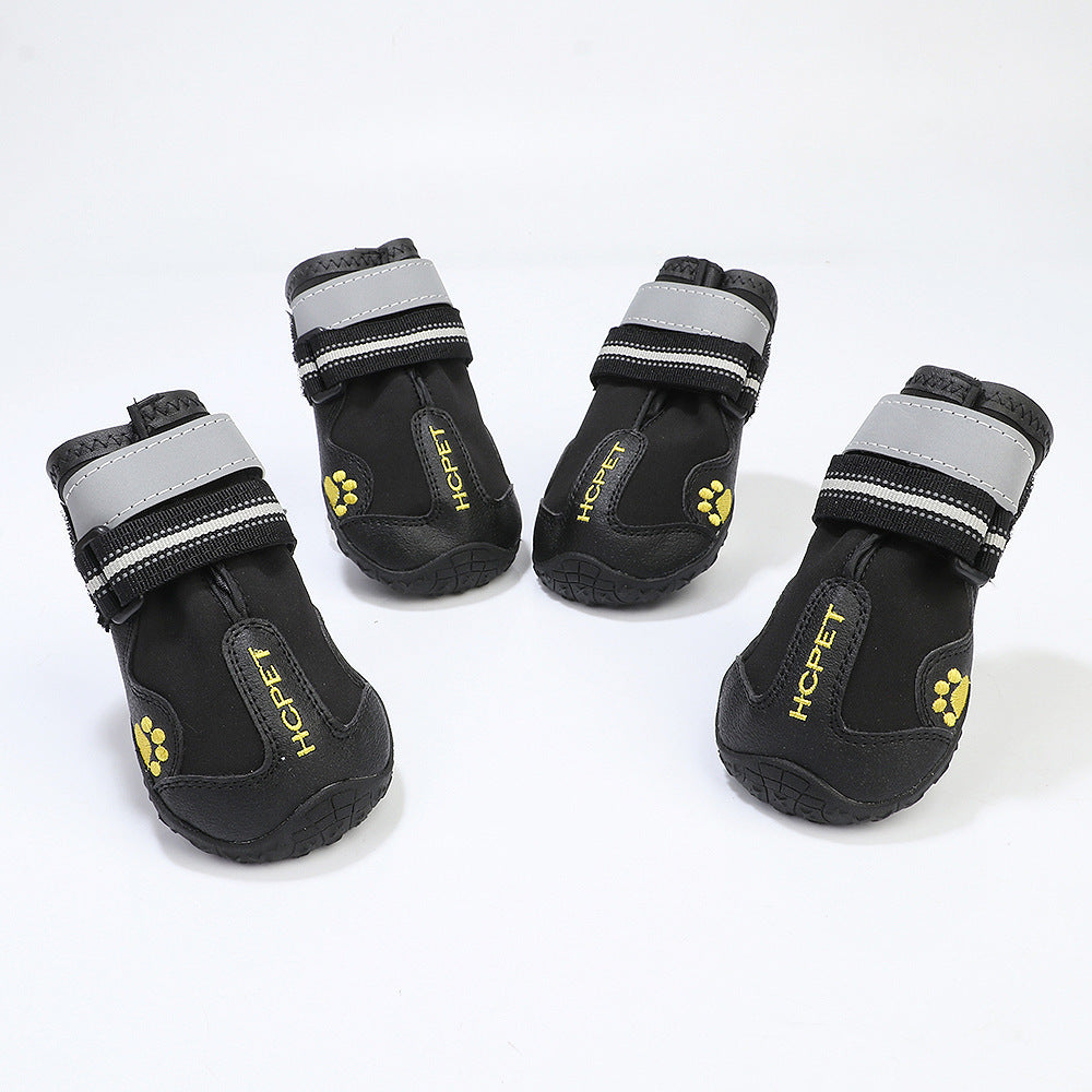 Chaussures imperméables pour chiens, offrant protection et confort pour les pattes de votre animal.