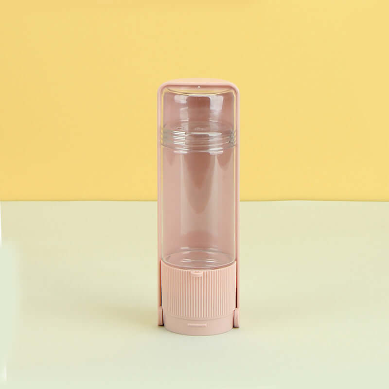 Bouteille d'eau portable pour chiens et chats, design élégant en plastique rose, pratique pour les voyages avec animaux.
