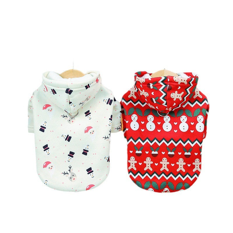 Sweatshirt de Noël pour chien avec motifs de bonhommes de neige et gingermen, dans des couleurs festives.