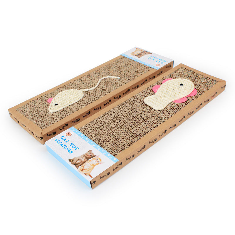 Planche à gratter plate en sisal pour chats avec jouets en forme de souris et poisson.