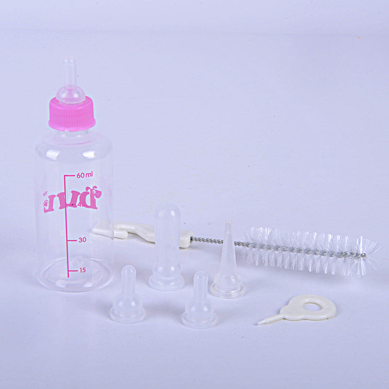 Bouteille d'eau pour animaux avec différentes tétines et brosse de nettoyage, parfaite pour l'hydratation des animaux.