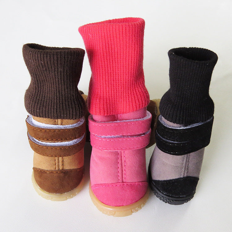 Baskets en coton pour chien en plusieurs couleurs : rose, marron et noir, offrant confort et style.