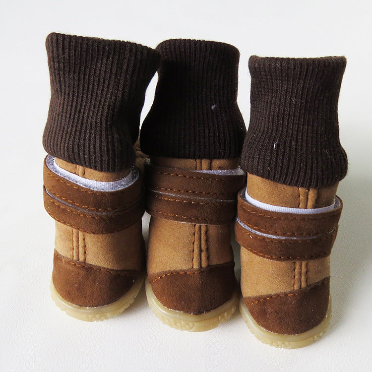 Baskets en coton pour chien, style élégant avec semelles transparentes, couleur marron et chaussettes en tissu.