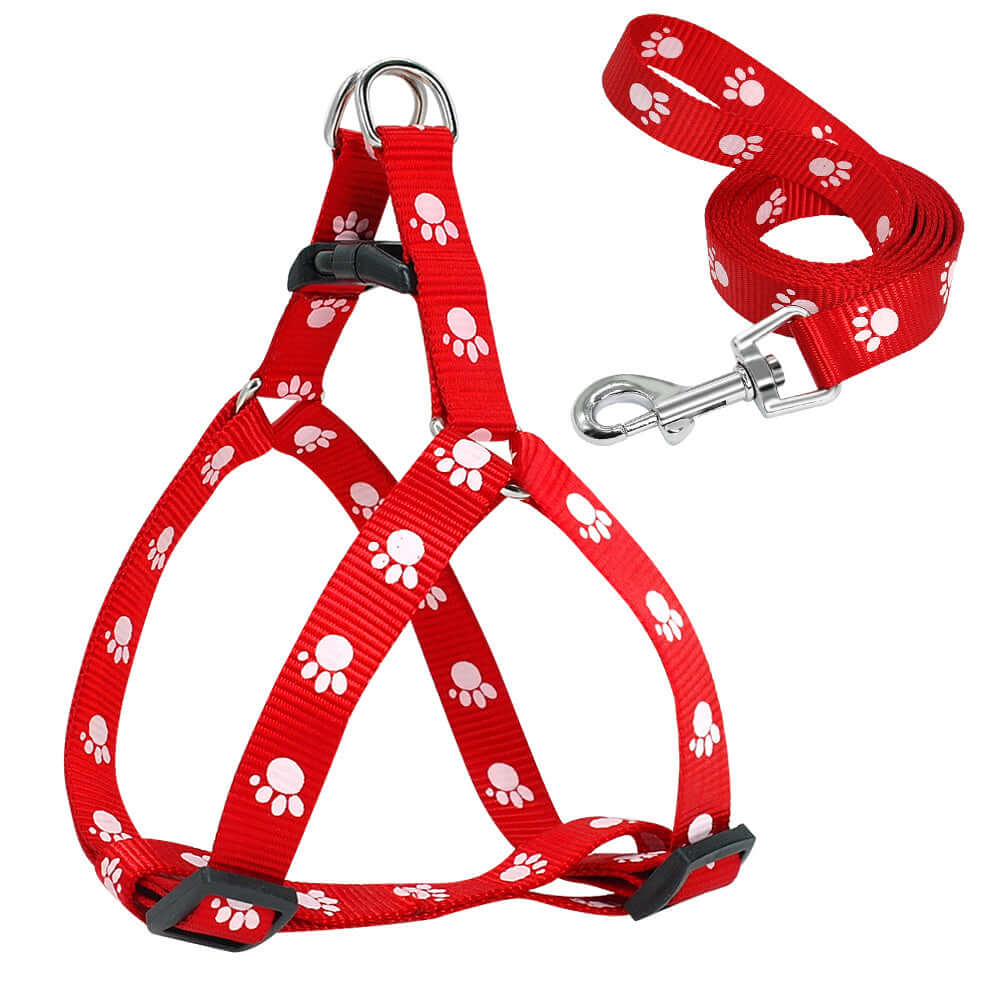 Laisse pour chien imprimée avec harnais ajustable en nylon rouge à motifs de pattes blanches, idéal pour petits chiens.