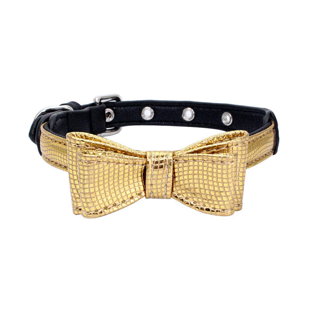 Collier en cuir noir avec nœud papillon doré pour animaux de compagnie, style élégant et confortable.