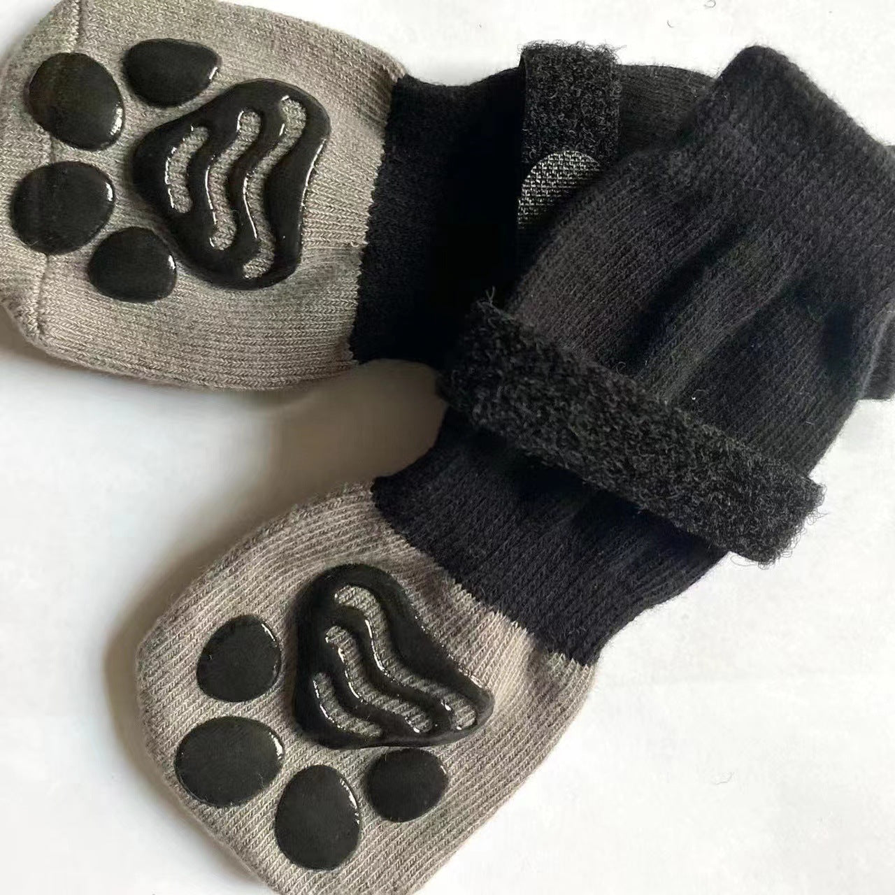 Chaussettes antidérapantes waterproof pour animaux avec semelles en caoutchouc, parfaites pour chiens et chats.