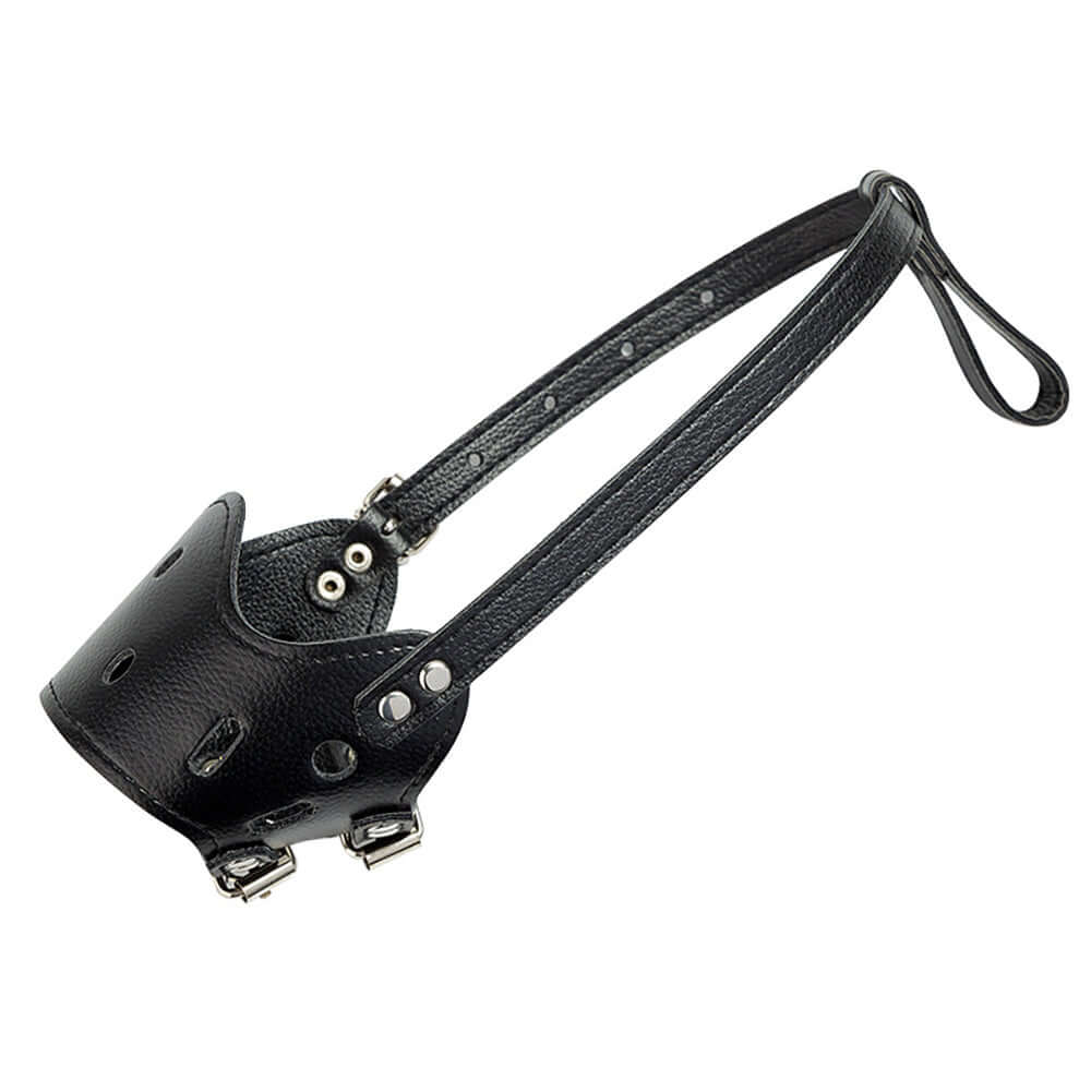 Muselière en cuir confortable pour chiens, design anti-aboiement avec ventilation et sangle ajustable.