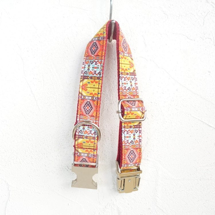 Collier de chien bohème coloré avec motifs, accessoire durable et élégant pour animaux de compagnie.