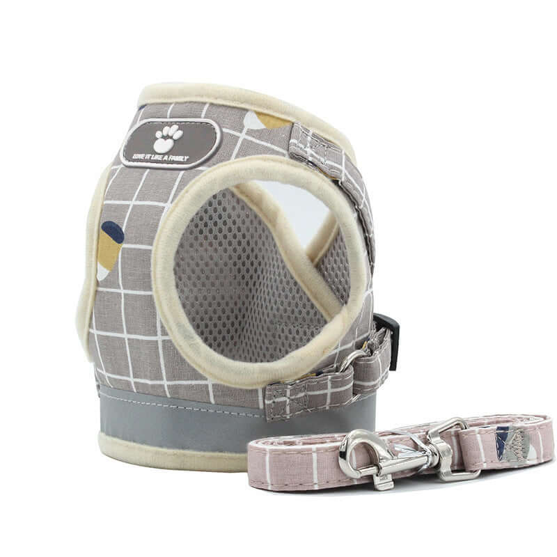 Harnais de sécurité pour chien avec laisse, design moderne et confortable, idéal pour les promenades en extérieur.