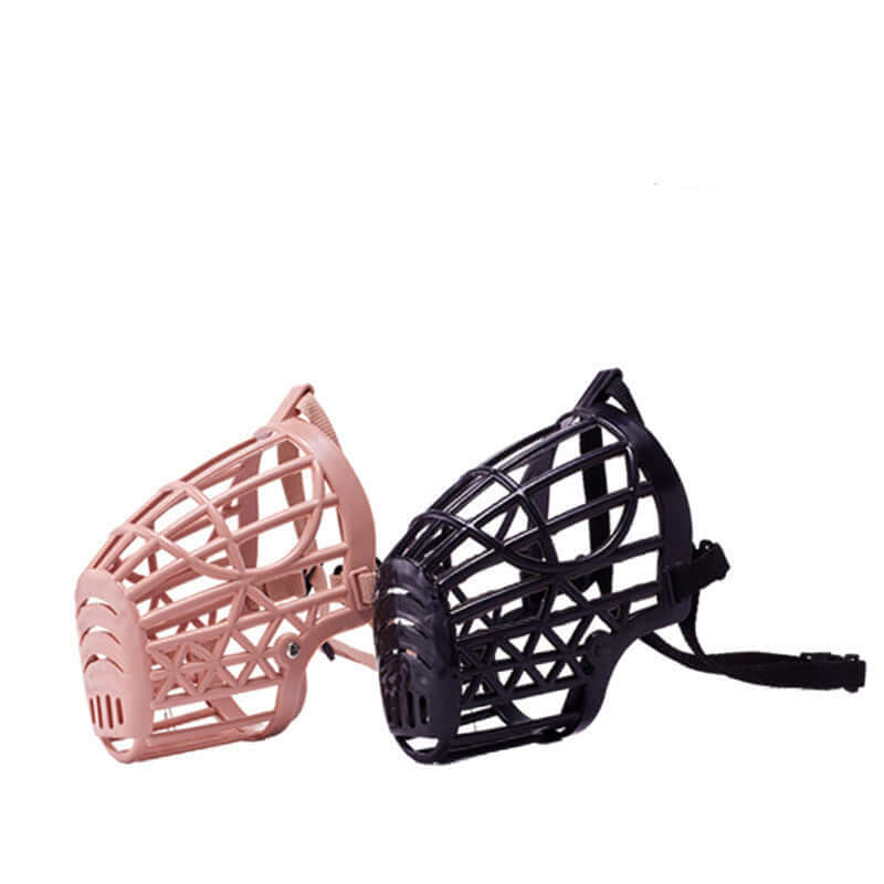 Muzzle anti-morsure et anti-aboiement en polypropylène, disponible en rose et noir, pour un confort et une sécurité optimaux pour les chiens.
