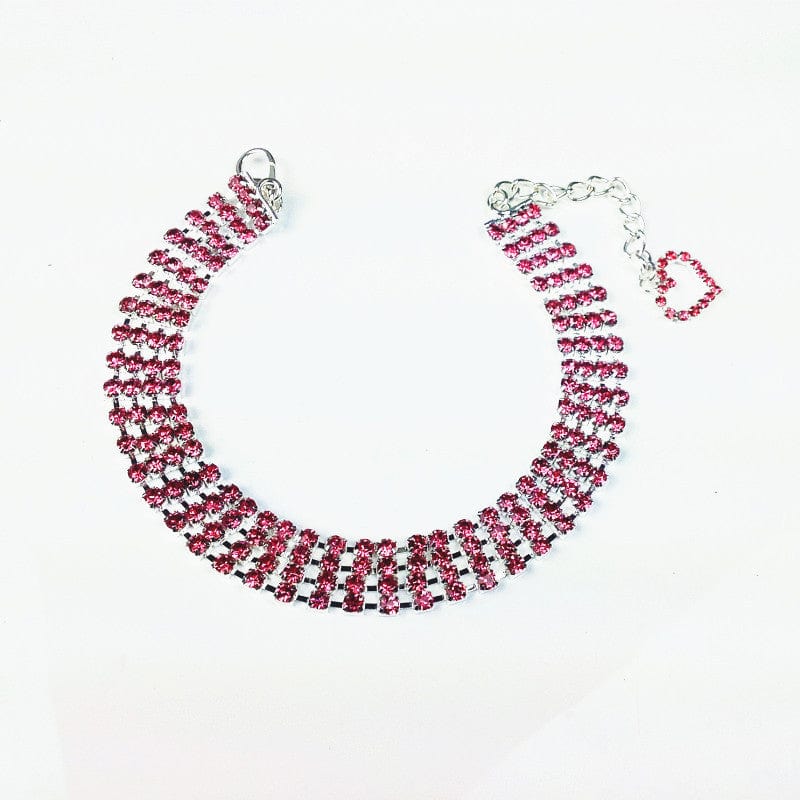 Collier en rhinestones à quatre rangées pour chiens et chats, élégant et scintillant pour animaux de compagnie.
