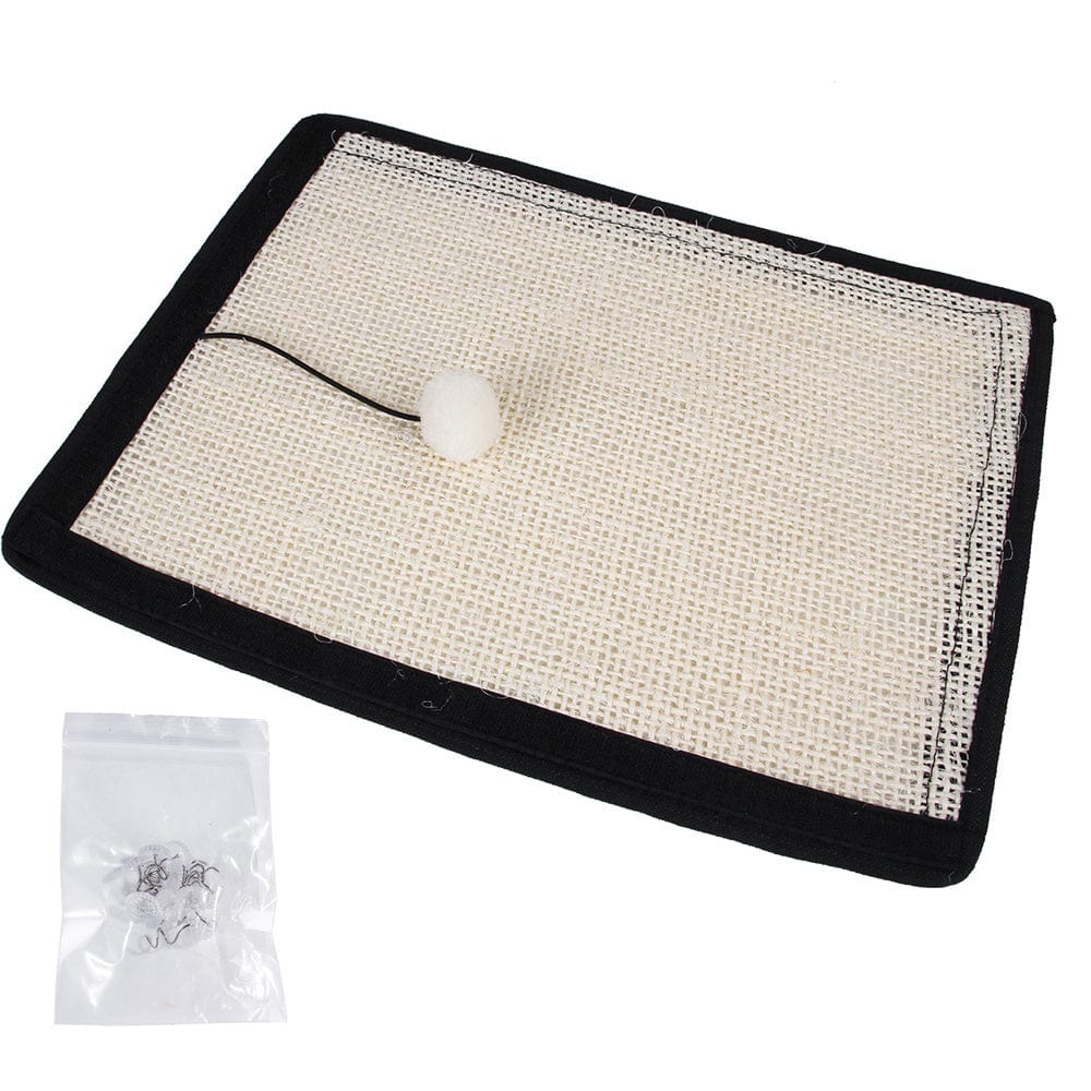 Tapis de protection en sisal pour chats avec jouet interactif, idéal pour éviter les dégâts sur les meubles.