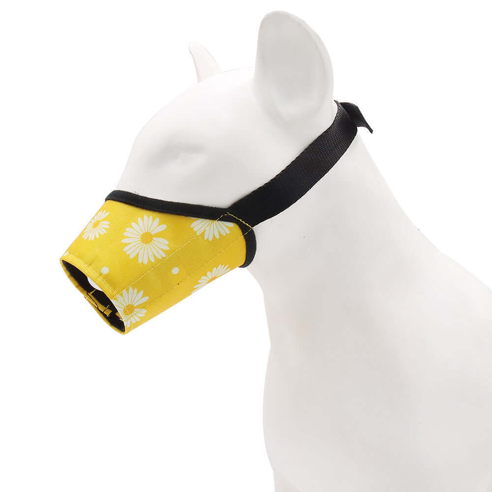 Masque anti-morsure ajustable pour chien en toile Oxford jaune avec motifs floraux, confort et sécurité.