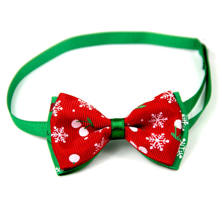 Nœud papillon de Noël pour chiens et chats, rouge avec flocons de neige, ajustable, parfait pour les fêtes.