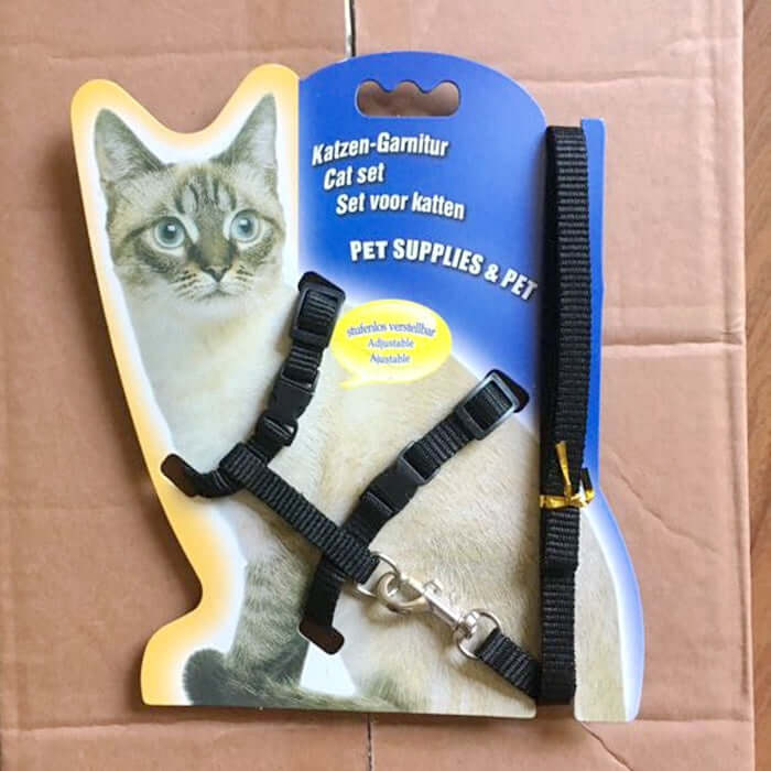 Ceinture de traction pour chat avec harnais ajustable, idéale pour les promenades sécurisées et confortables.