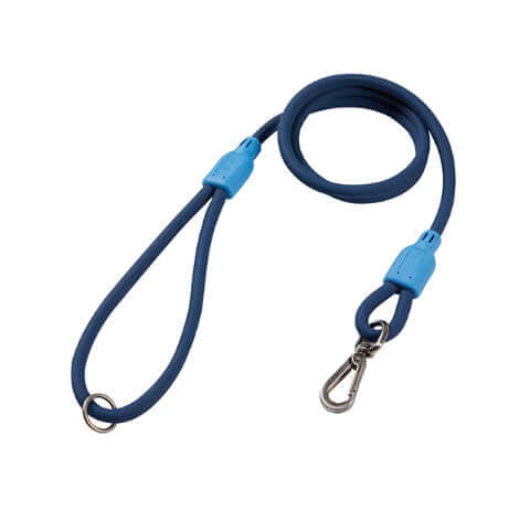 Laisse étanche pour chien de couleur bleue, conçue en PVC résistant, parfaite pour les promenades en extérieur.