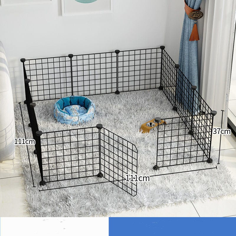 Clôture intérieure pour petits chiens avec panneau, espace de jeu et panier sur tapis.