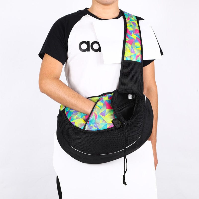 Sac à dos portable coloré pour animaux de compagnie, idéal pour le confort et la respirabilité lors des balades.