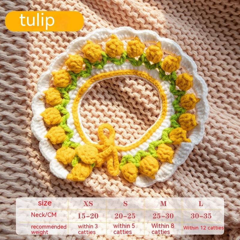 Écharpe tricotée pour chat avec motif tulipe, confort et style pour animaux de compagnie, disponible en plusieurs tailles.