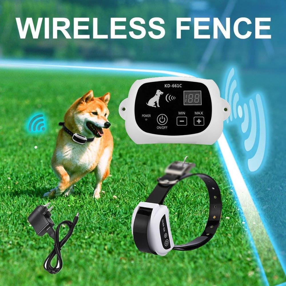 Système de clôture électronique sans fil pour animaux avec collier pour chien et écran de contrôle.
