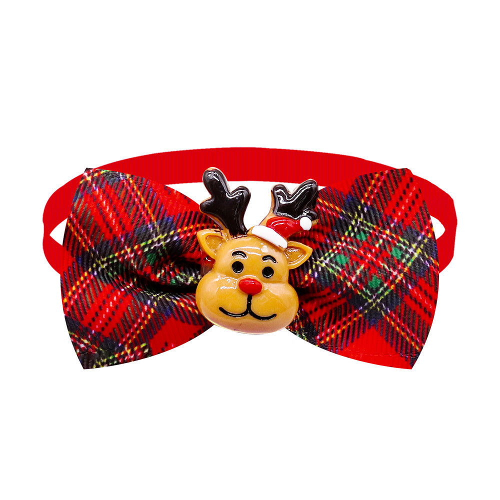 Nœud papillon en plaid rouge avec tête de renne, idéal pour chiens et chats, ajoutant une touche festive.