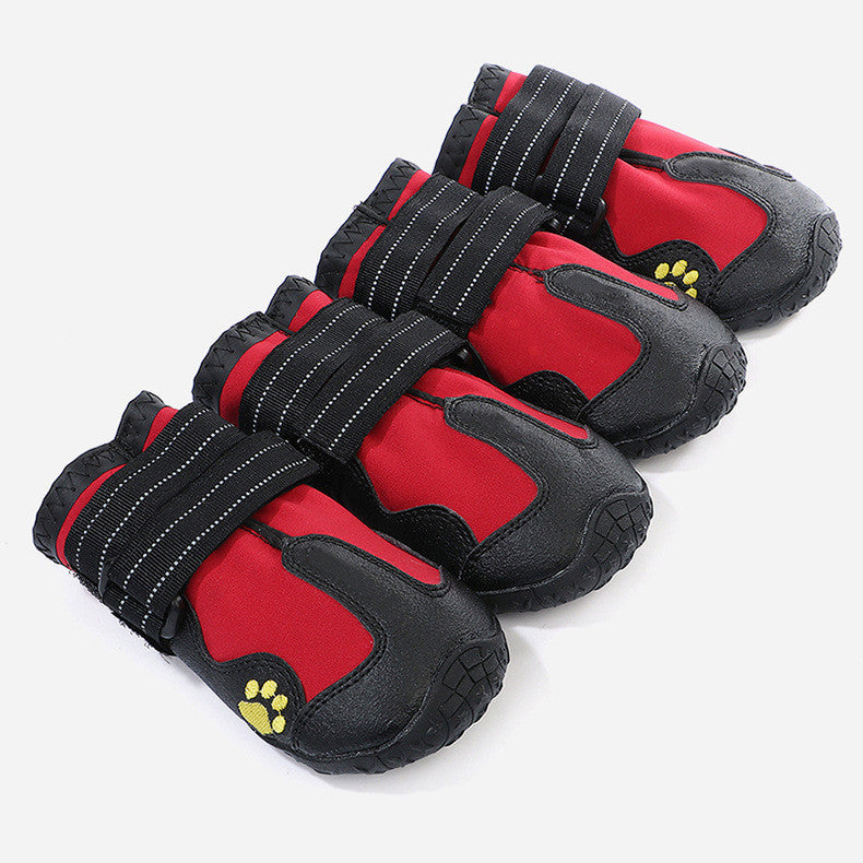 Bottes pour chien imperméables en caoutchouc, rouges et noires, avec bandes de sécurité pour protection des pattes.