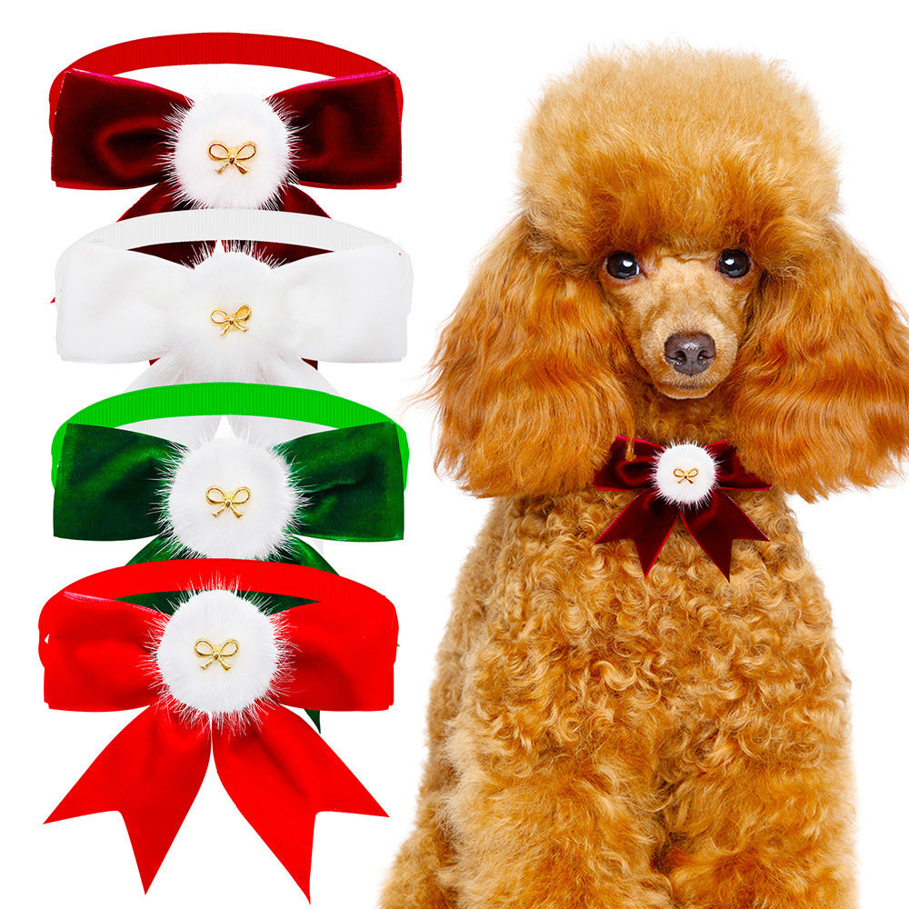 Nœud papillon ajustable en suède disponible en rouge, blanc, vert, pour chien élégant et stylé.