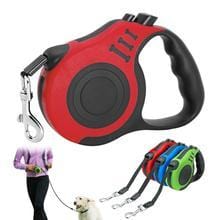 Laisse télescopique automatique pour animaux, pratique et confortable pour les promenades en extérieur.
