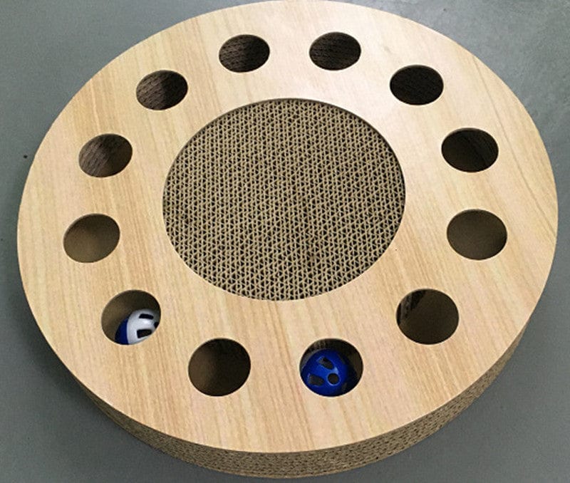Planche à gratter en carton pour chats, avec trous pour jeux, design élégant et pratique pour le rangement.