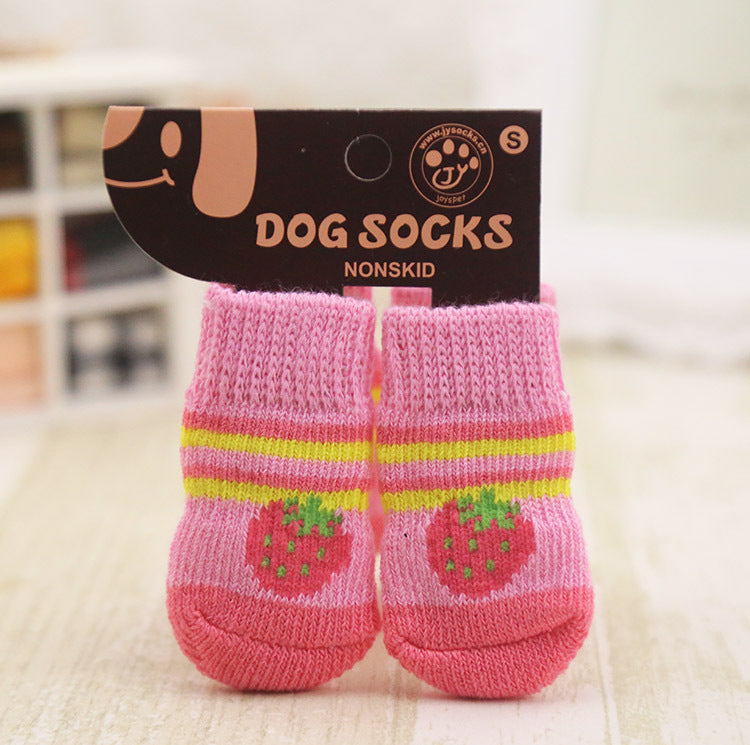 Chaussettes pour chiens en rose avec motif fraise, ensemble non glissant, parfait pour le confort des pattes.