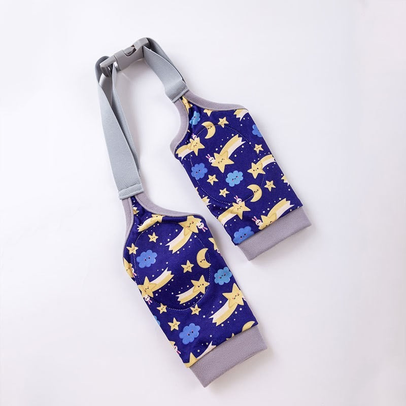Ensemble de protection des genoux pour chiens avec un design coloré de nuit étoilée et nuages.