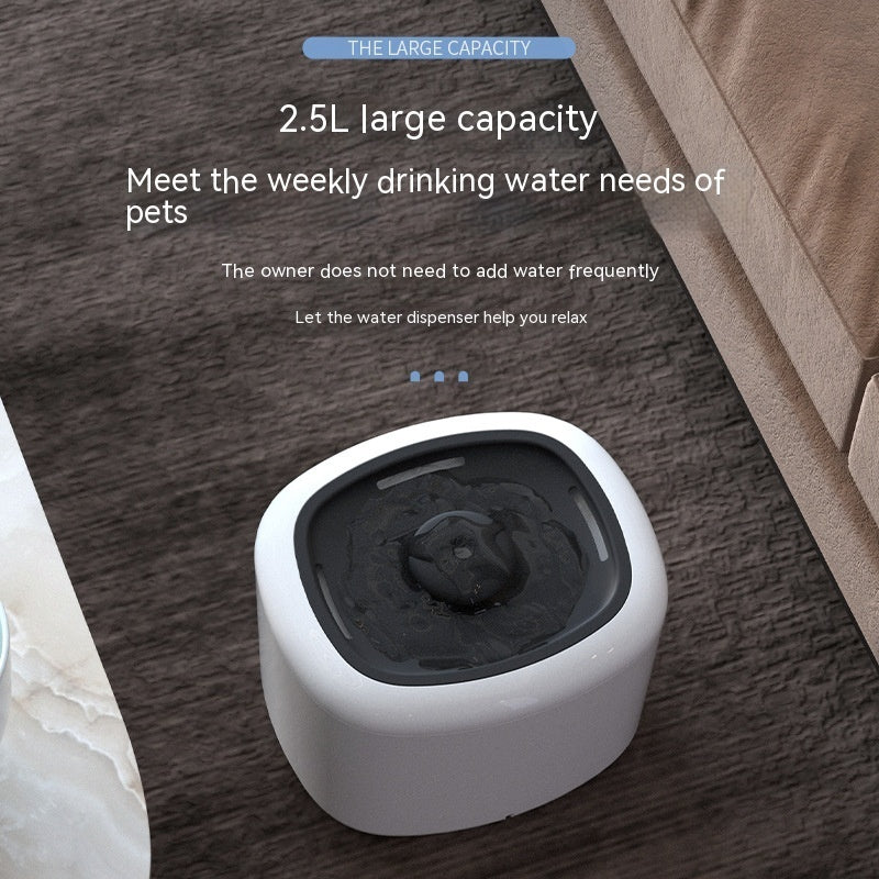 Distributeur d'eau intelligent pour animaux avec grande capacité de 2,5L, optimisé pour l'hydratation régulière des animaux.