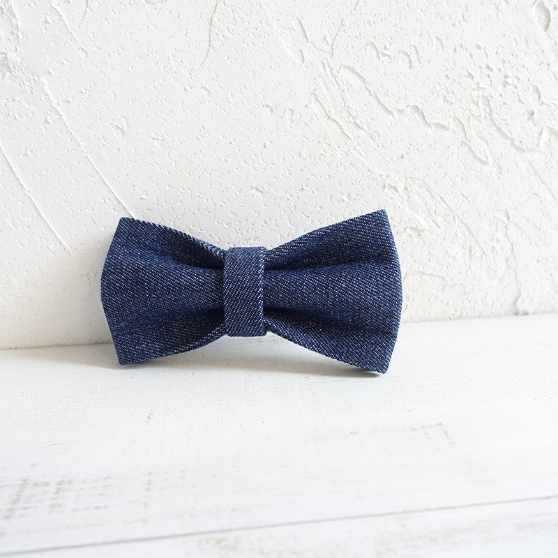 Nœud papillon en denim pour animaux, élégant et durable, parfait pour chiens et chats.