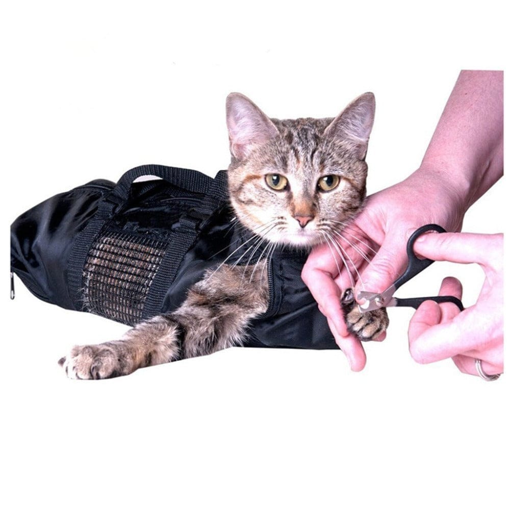 Sac de bain pour animaux avec un chat se faisant couper les griffes, idéal pour le toilettage sans stress.