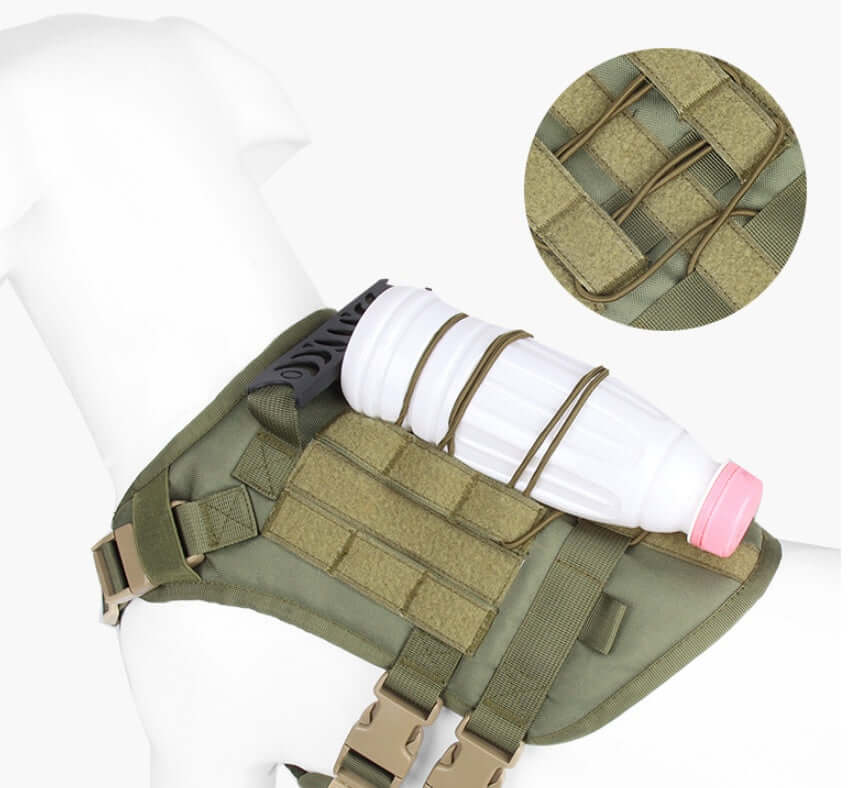 Gilet Oxford pour chien large avec bouteille d'eau, conçu pour le confort et la sécurité lors des aventures en plein air.