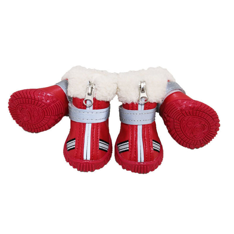 Bottes d'hiver imperméables pour chiens en rouge avec velours antidérapantes, idéales pour la neige.