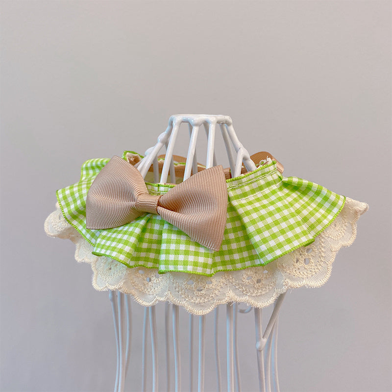 Nœud papillon mignon pour animaux en tissu à carreaux verts avec dentelle et nœud beige.