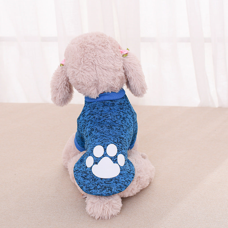 Pull pour chien en laine bleu avec motif de patte, idéal pour garder votre animal au chaud.