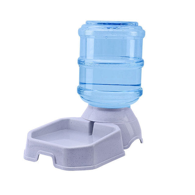 Fontaine à eau automatique pour chat en PP, avec réservoir transparent, design pratique et sécurisé pour animaux.