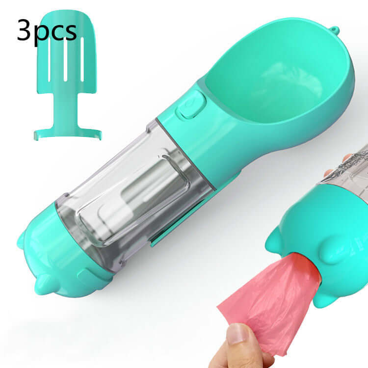 Bouteille d'eau portable turquoise pour animaux, avec accessoire pour sacs à déjection, pratique et fonctionnelle.