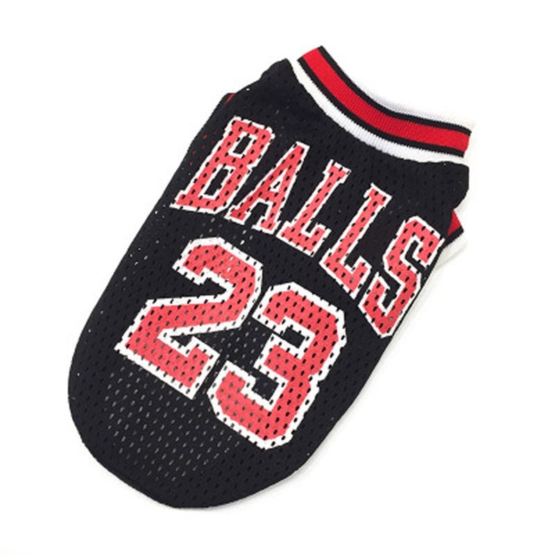 Pull pour animaux de compagnie noir avec le texte 'BALLS 23', design sport, taille pour petits chiens.