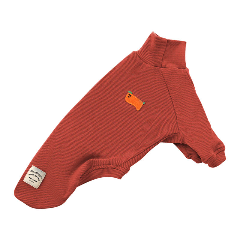 Pull à col haut en gaufre pour chien rouge brique, confortable et stylé, idéal pour les journées fraîches.