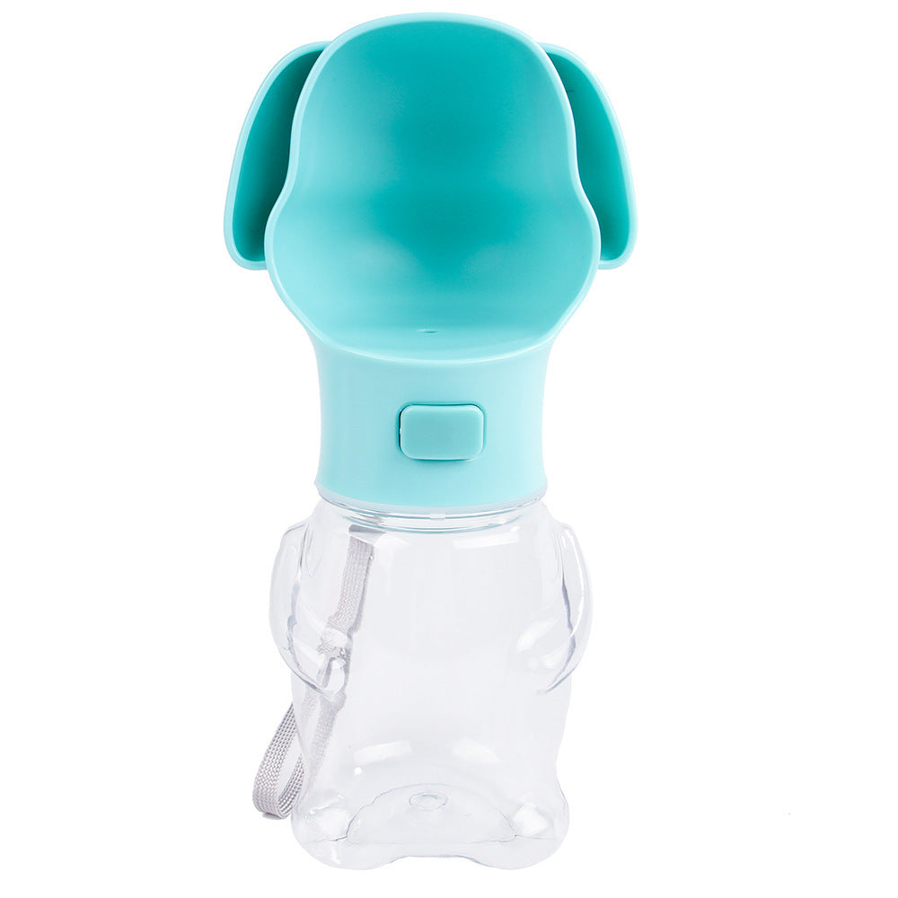 Mug de voyage portable pour animaux avec design élégant en bleu poudré, idéal pour hydrater les animaux en déplacement.