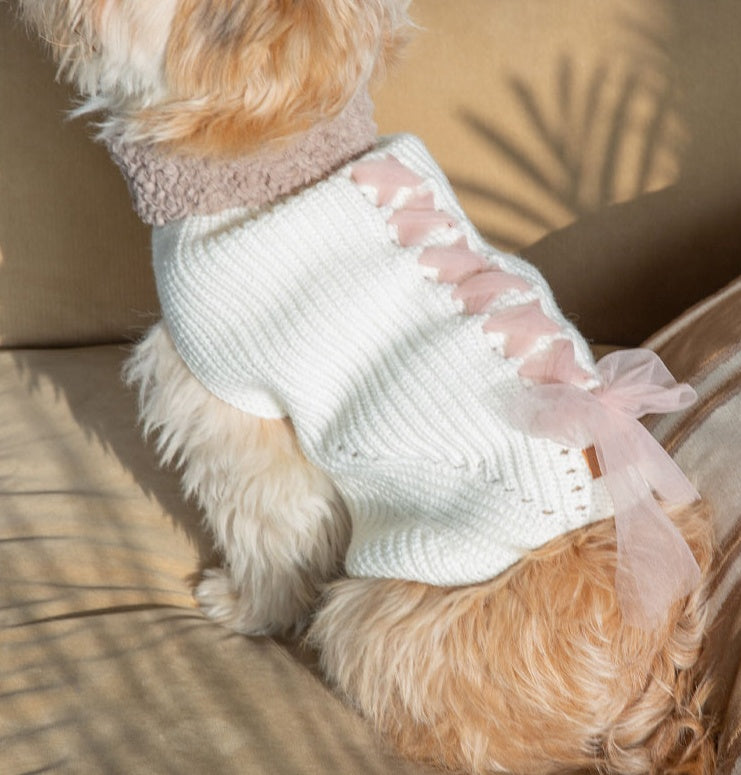 Pull en laine pour chien avec nœud papillon, idéal pour l'automne et l'hiver, couleur blanche, design élégant.