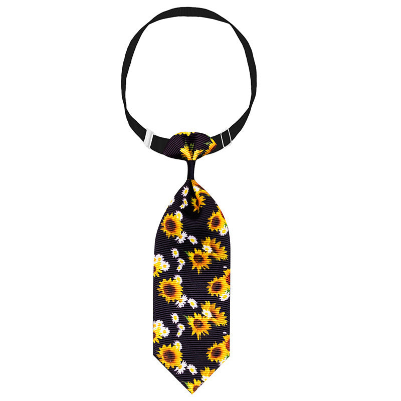 Cravate pour chien à motif tournesol noir, idéale pour les journées d'été ensoleillées.