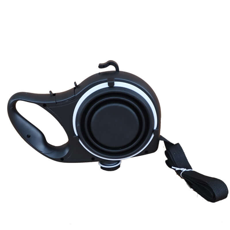 Laisse pour chien avec bouteille d'eau intégrée et coupe, design ergonomique pour le confort.